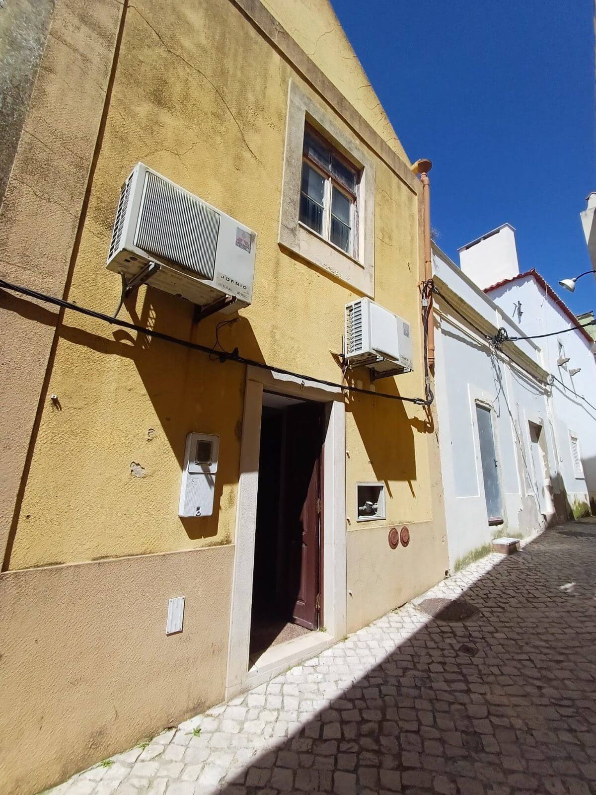 The building in Setúbal's old town, on a cobbled street