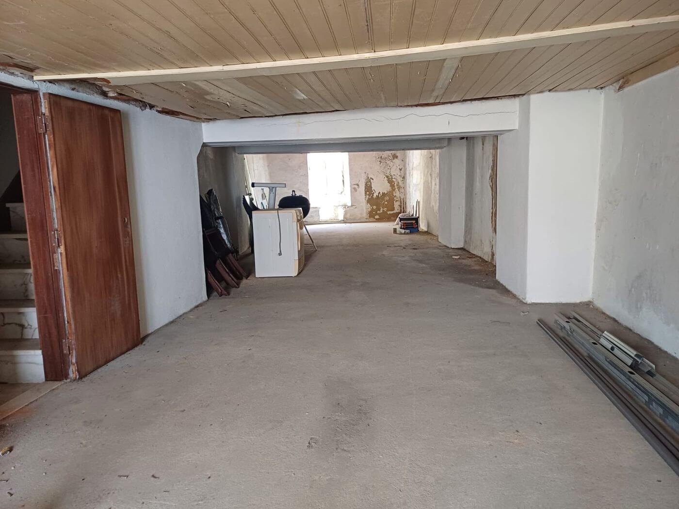 Long ground-floor space